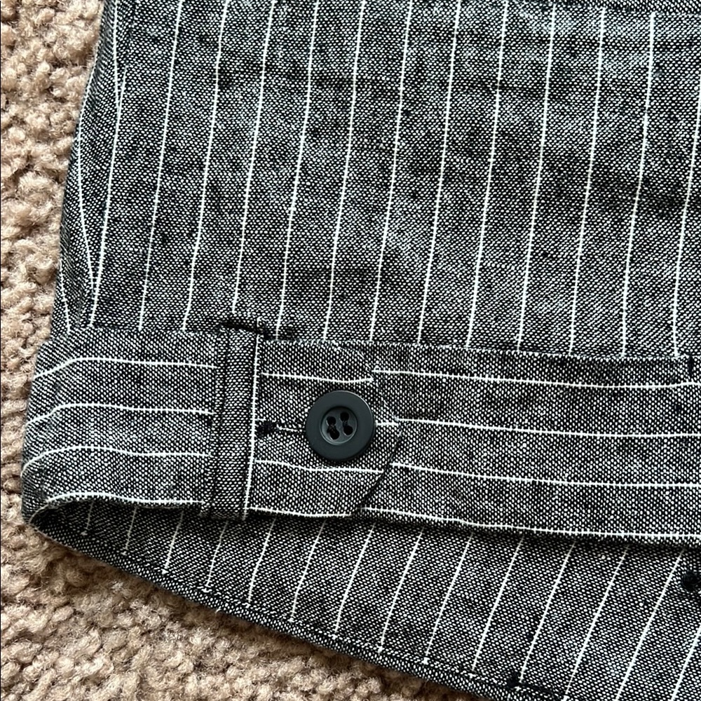 G by Guess Gray pinstriped shorts women’s size 25/0 linen and cotton blend - Picture 3 of 14